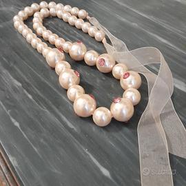 Collana lunga con perle rosa e strass