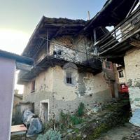 CASA SEMINDIPENDENTE A MONASTERO DI LANZO