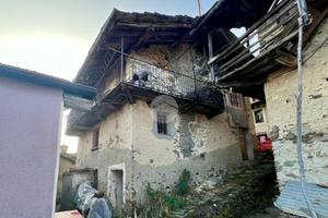 CASA SEMINDIPENDENTE A MONASTERO DI LANZO