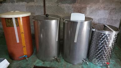 contenitori in acciaio inox e resina 