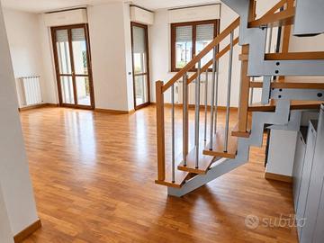 Appartamento di 111 m² con 4 locali e box auto a P