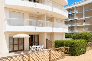 Fronte mare piano terra spiaggia privata