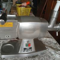 macchinina  trita carne e grattuggia  formaggio  