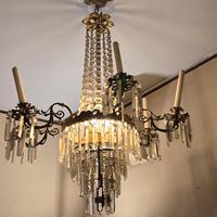Lampadario vintage in cristallo con bracci – stile