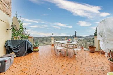 Casa indipendente di 155 m² con più di 5 locali a 