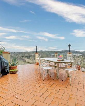 Casa indipendente di 155 m² con più di 5 locali a 
