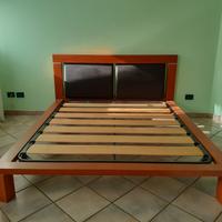 Letto matrimoniale (+ eventuali comodini)