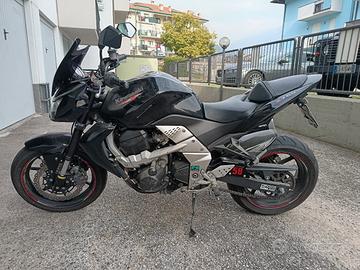 Kawasaki Z750 con 30000 km 