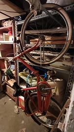 Bicicletta rossa stile Graziella