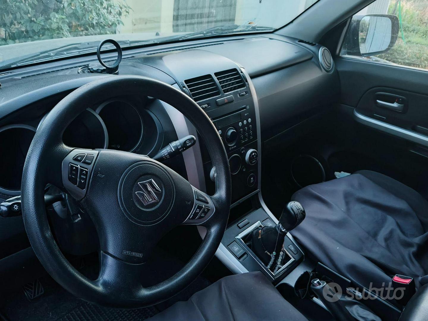 Suzuki Grand Vitara 2012 photo 3