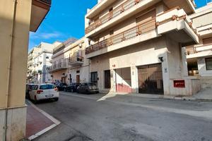 Box 12 mq zona croce/centro