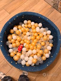Piscina con palline