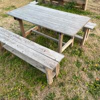 Tavolo e panche in legno