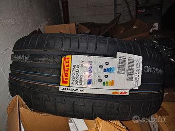 Pirelli P Zero 255/40 R22 103V 2 Nuovi + 1 Usato