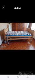 Letto per anziani con sbarre telecomandato