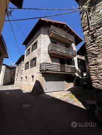Casa indipendente di 200 m² con 4 locali e box aut