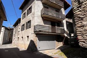 Casa indipendente di 200 m² con 4 locali e box aut