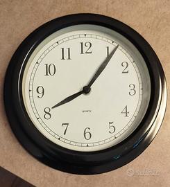Orologio da parete in stile retrò.