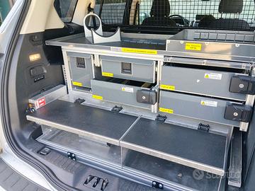 cassettiera per auto in acciaio con chiavi