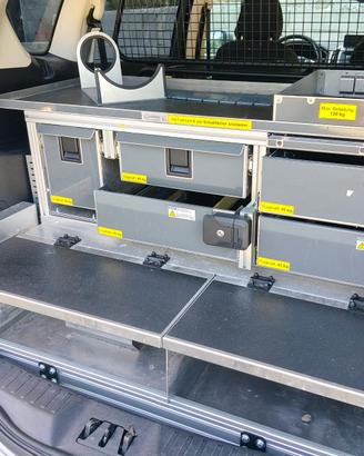 cassettiera per auto in acciaio con chiavi