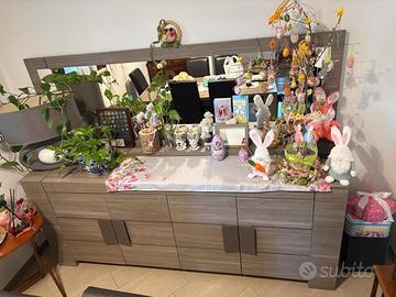 Credenza moderna con specchio