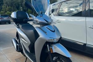 scooter SH 125 edizione luglio 2026 colore silver