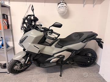 Honda xadv 750 anno 2026 kn120 Permuto