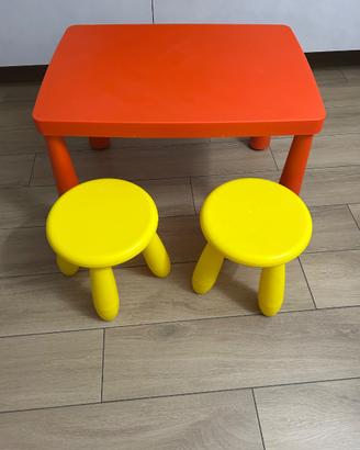 Tavolo con sedia