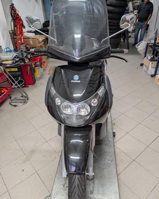 Piaggio beverly scooter 250