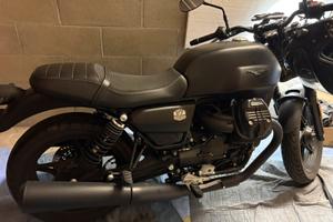 Moto guzzi v7 stone
