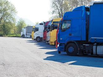 Parcheggio camion/rimorchio/bilic