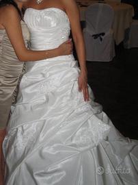 Abito da Sposa con velo