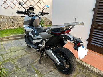Honda x adv 2017