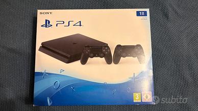 PS4 Slim 1TB Originale Sony + 2 Controller