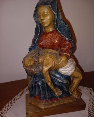 Statua con Maria e Cristo morto