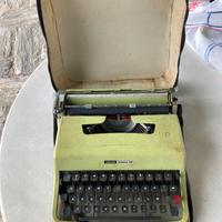 Macchina da scrivere OLIVETTI modello Lettera 32,