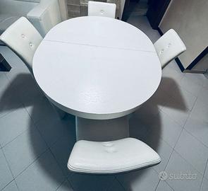 Tavoilo soggiorno e 4 sedie