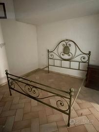 Letto matrimoniale in ferro battuto dipinto a mano