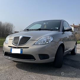 Elegante Lancia Y, perfetta per neopatentati