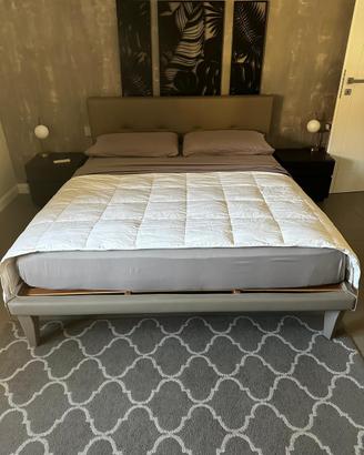 Letto matrimoniale con doghe in legno
