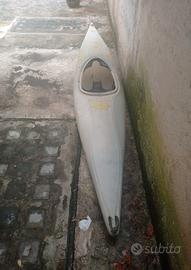 Kajak in polietilene con pozzetto centrale