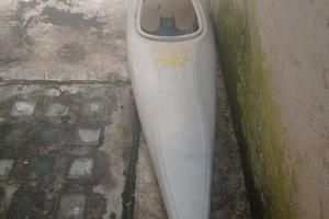 Kajak in polietilene con pozzetto centrale