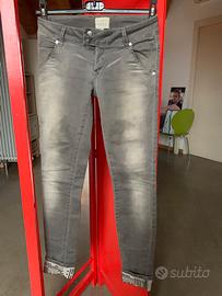 Jeans MET con borchie