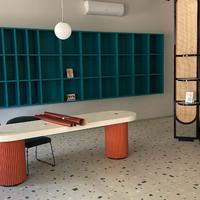 Banco  nails in resina