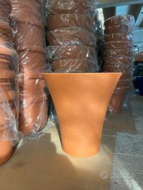 SET DI 3 VASI TONDI DN 45 H 45 IN RESINA