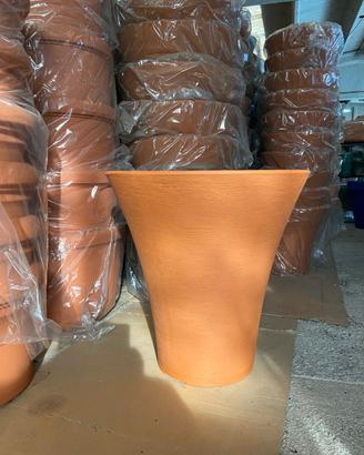 SET DI 3 VASI TONDI DN 45 H 45 IN RESINA
