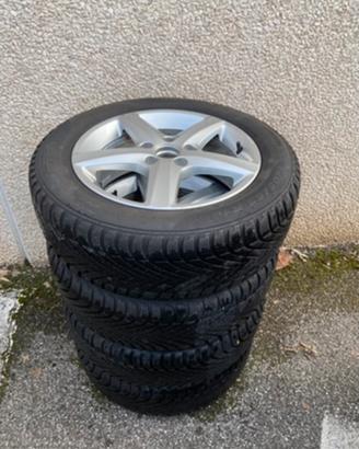 4 ruote cerchi e gomme invernali VW 205 55 16