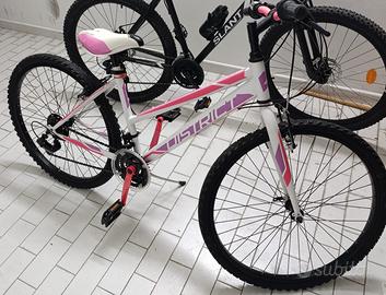 Bicicletta District 26" Bianca e Fuxia