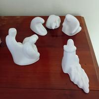 presepe stilizzato in ceramica bianca