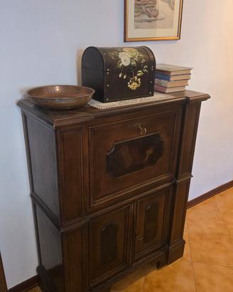 Mobile in legno massello con ribalta